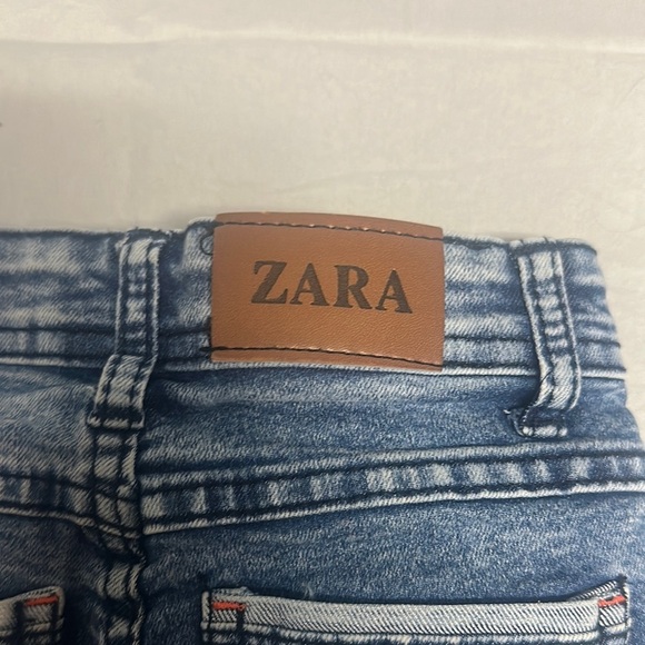 Zara Classic Blue Denim Jeans with Patch Detail - Picture 4 of 5